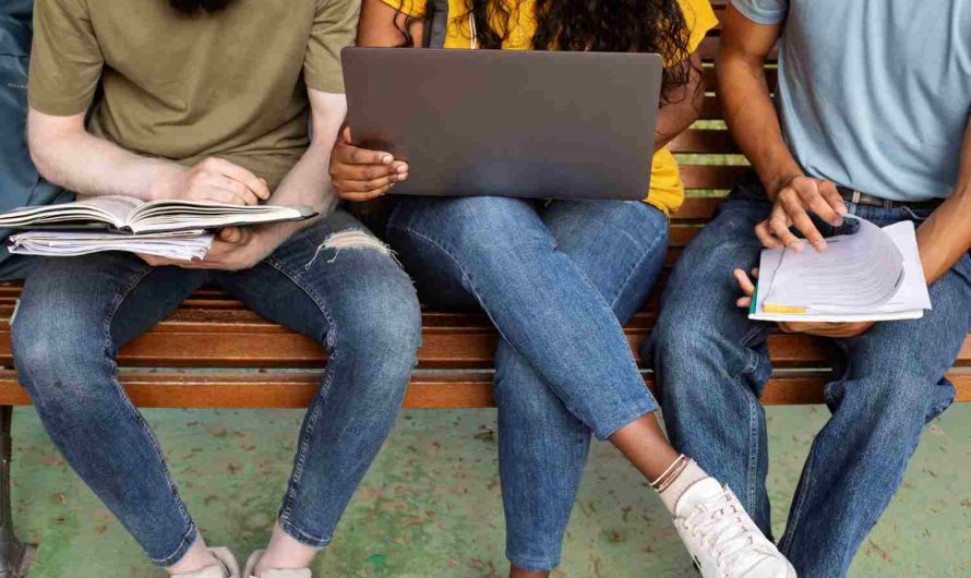 Quelle est la différence entre EduConnect et Pronote ?