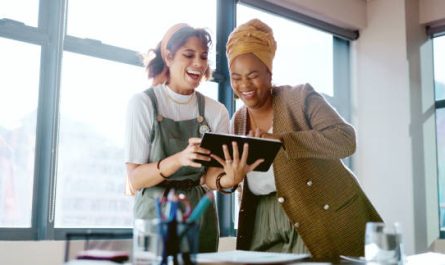 Rendre un site internet attractif Lyon puissant face à la concurrence exige une combinaison de design, SEO local, contenu pertinent et analyse