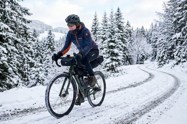 Comment s&rsquo;équiper efficacement pour affronter l&rsquo;hiver en vélo de gravier