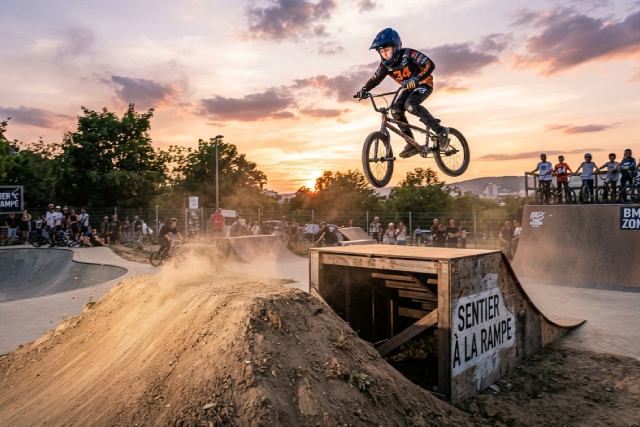 Du sentier à la rampe : l&rsquo;aventure passionnante du BMX