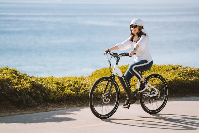 Vélos hybrides pour femmes : caractéristiques essentielles et modèles incontournables
